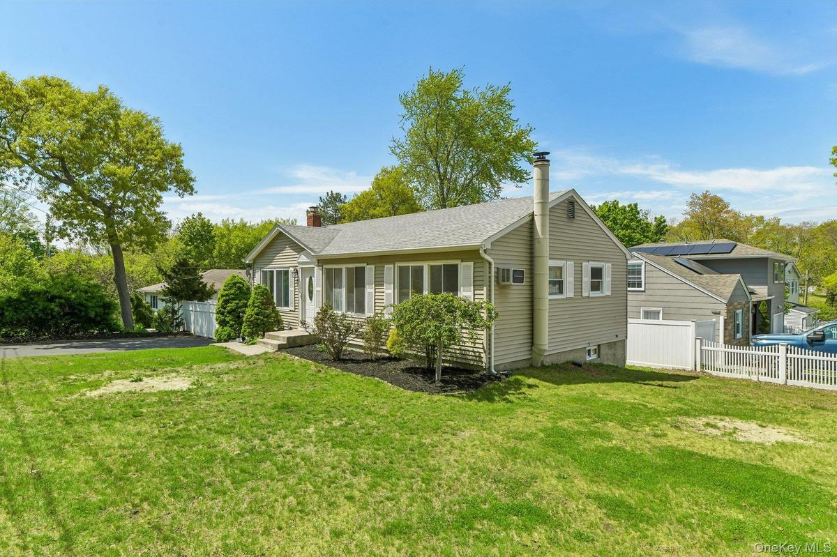 Spacious Side Yard