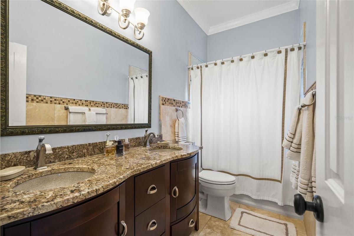 ensuite bath with dual sinks