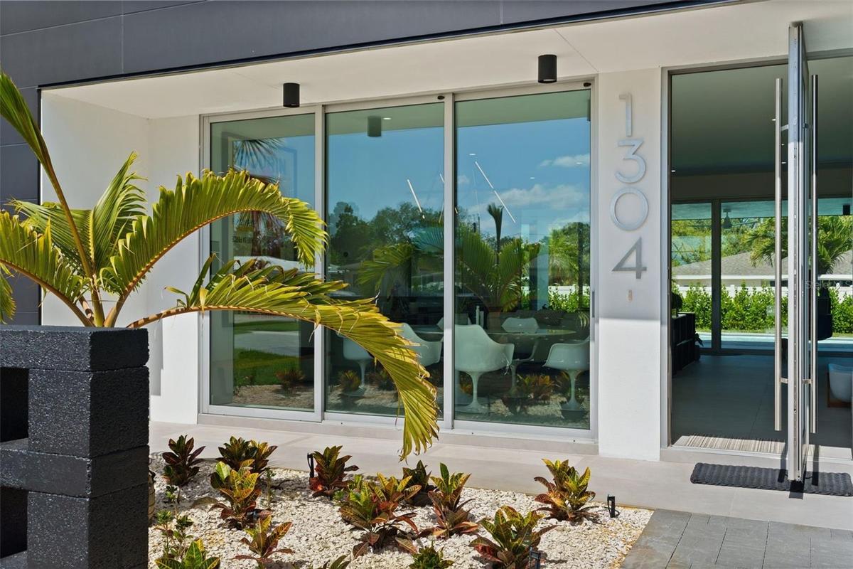 California Dreaming meets Midcentury Modern! All we need now is you!