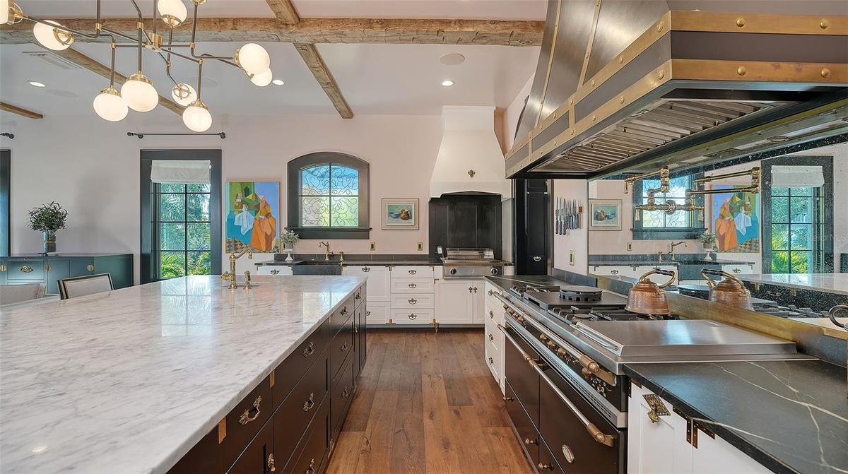 Luxury chef’s kitchen and island