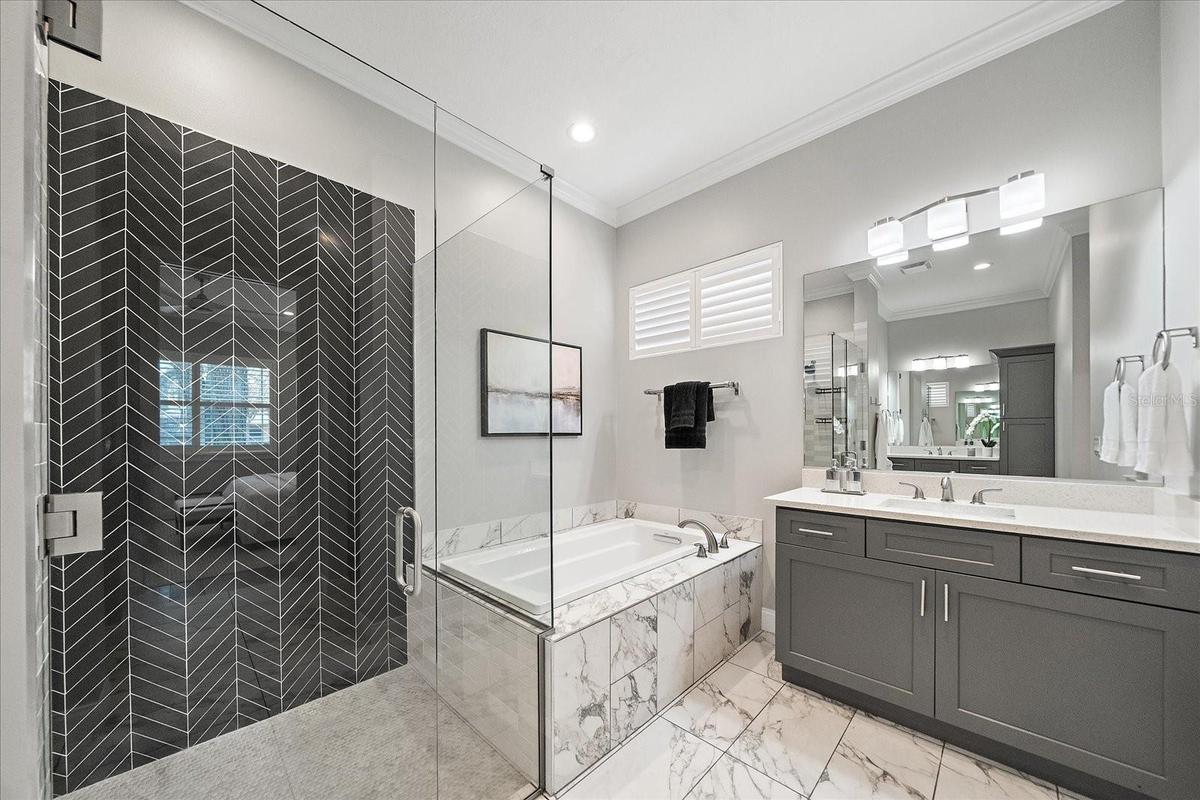 Dual vanities & private water closet, separate shower/tub