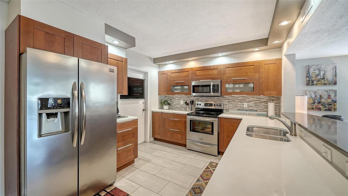 Frigidaire & Samsung stainless appliances.