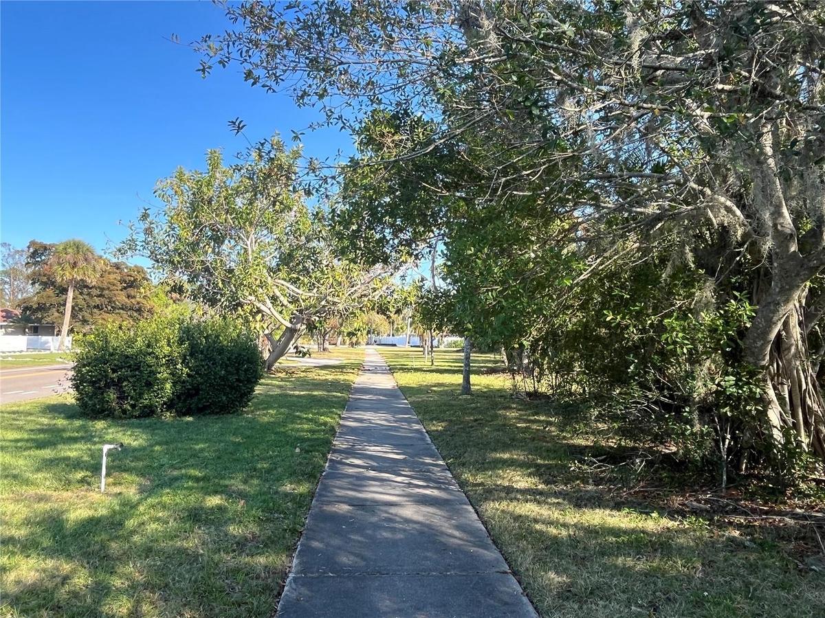THREE (3) AMAZING LOTS NEXT TO EACH OTHER ON RINGLING BLVD