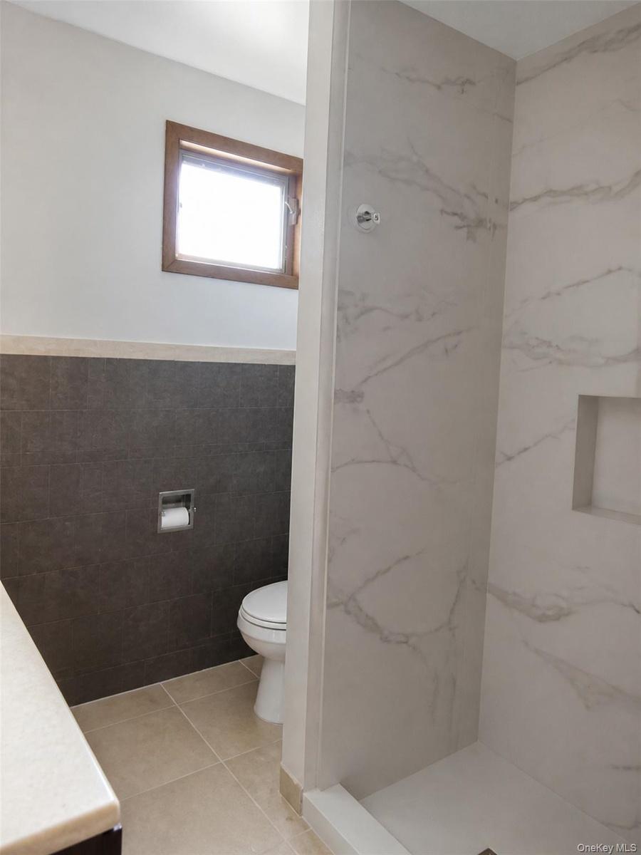 Main primary house. Bathroom 2