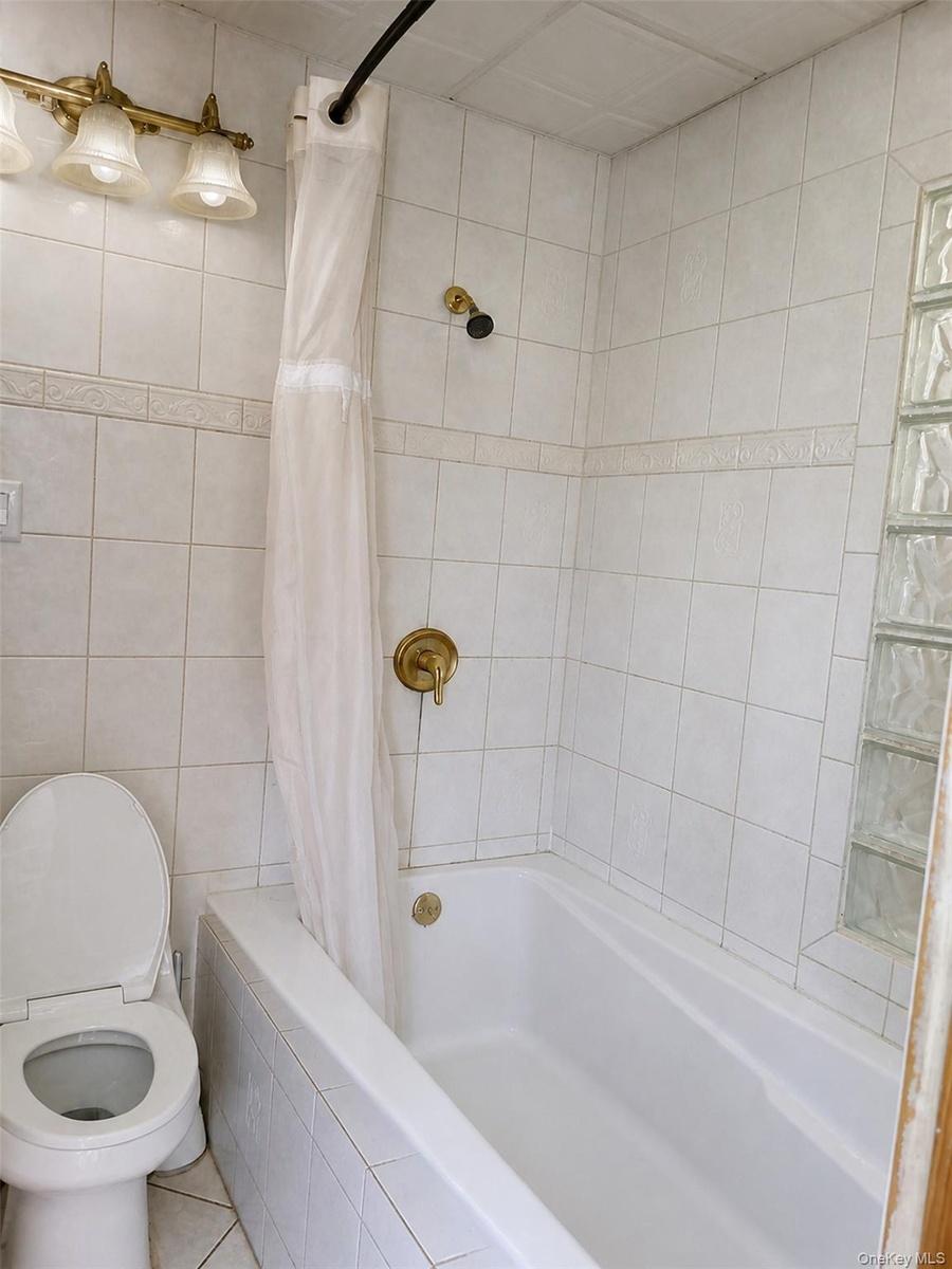 Main primary house. Bathroom in Bedroom 1