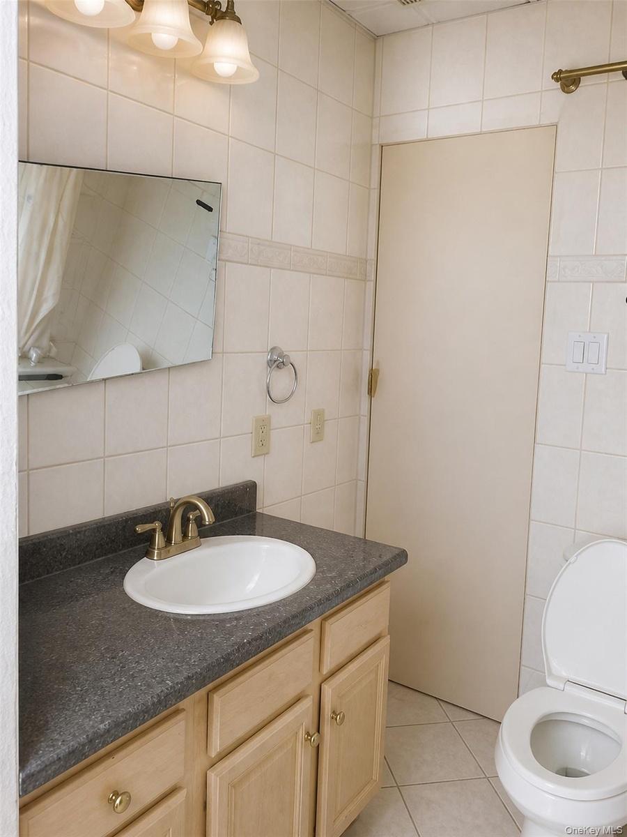 Main primary house. Bathroom in Bedroom 1