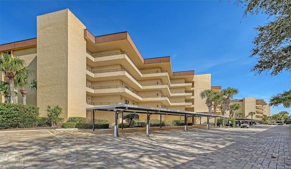 G building Parking Lot