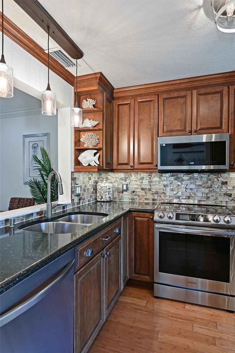 Dual Sinks, Induction Stove with Air Fryer