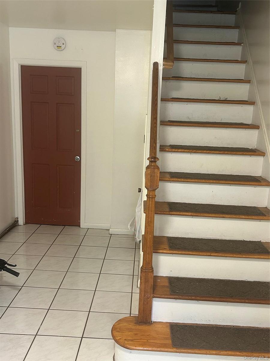 Entry and entrance to 1 bedroom