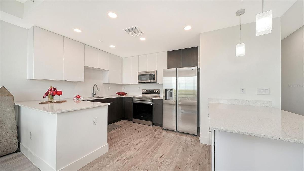 State of the art kitchen with custom pull outs