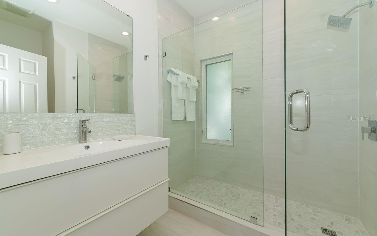 Guest bathroom for bedroom 1 and 2