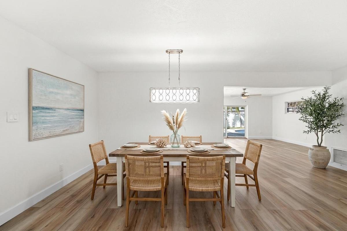 Virtually Staged Dinning room
