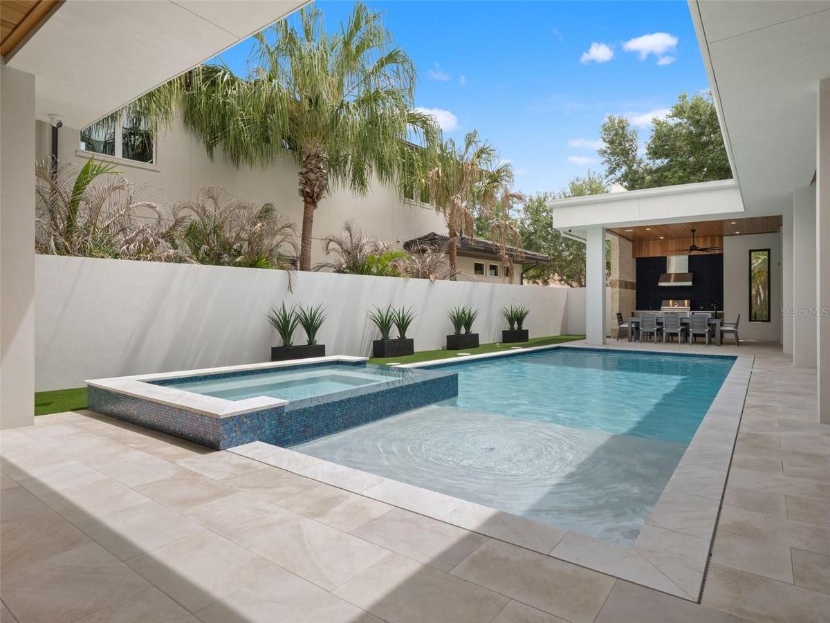 Heated & Salt Pool & Spa