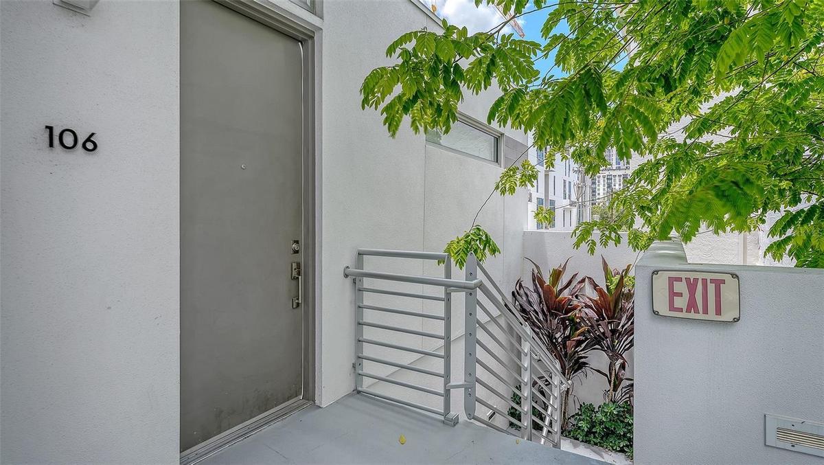 The perfect one bedroom pied-a-terre end unit in the award winning European designed boutique Risdon on 5th condominium!