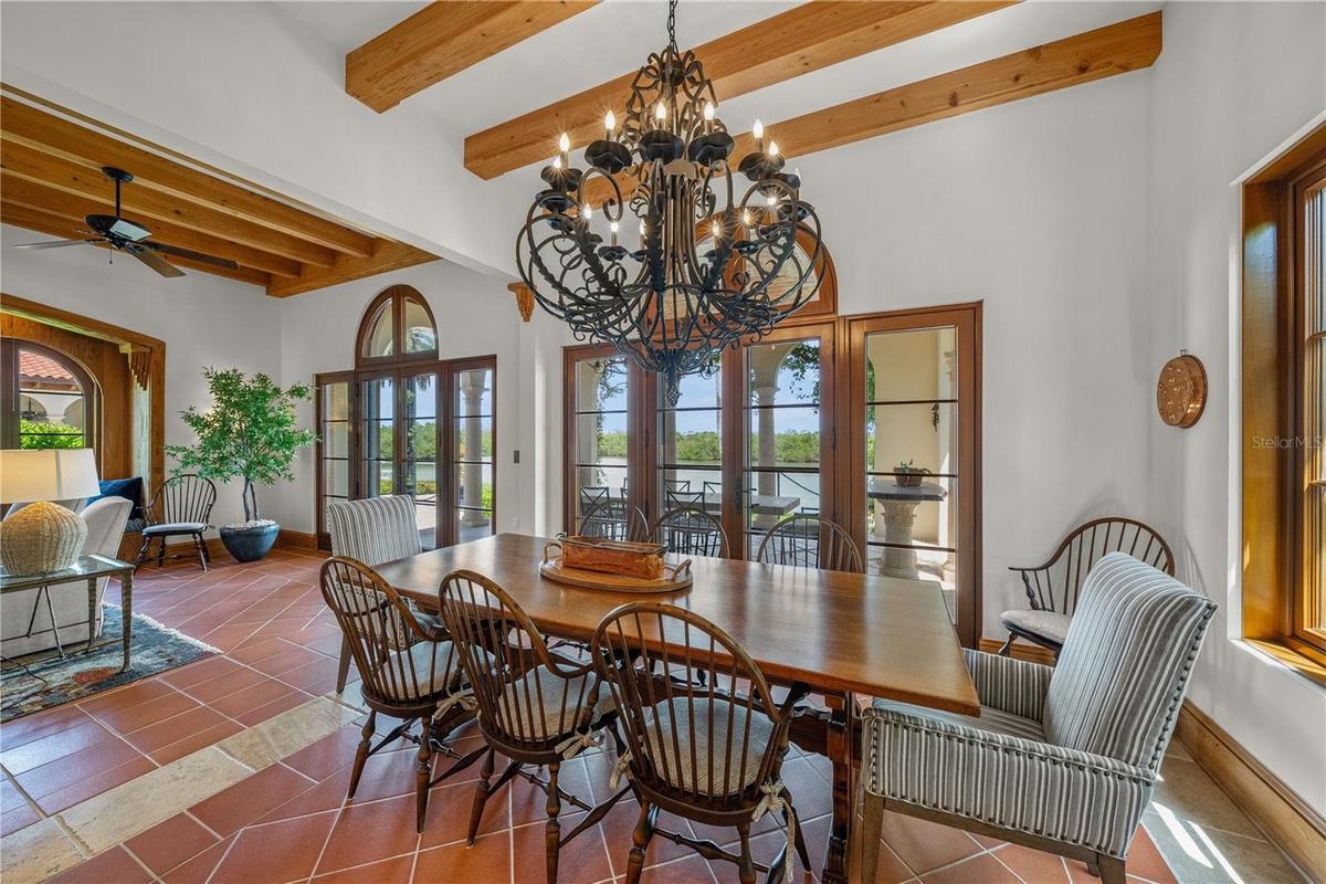 BREAKFAST AREA NEXT TO KITCHEN