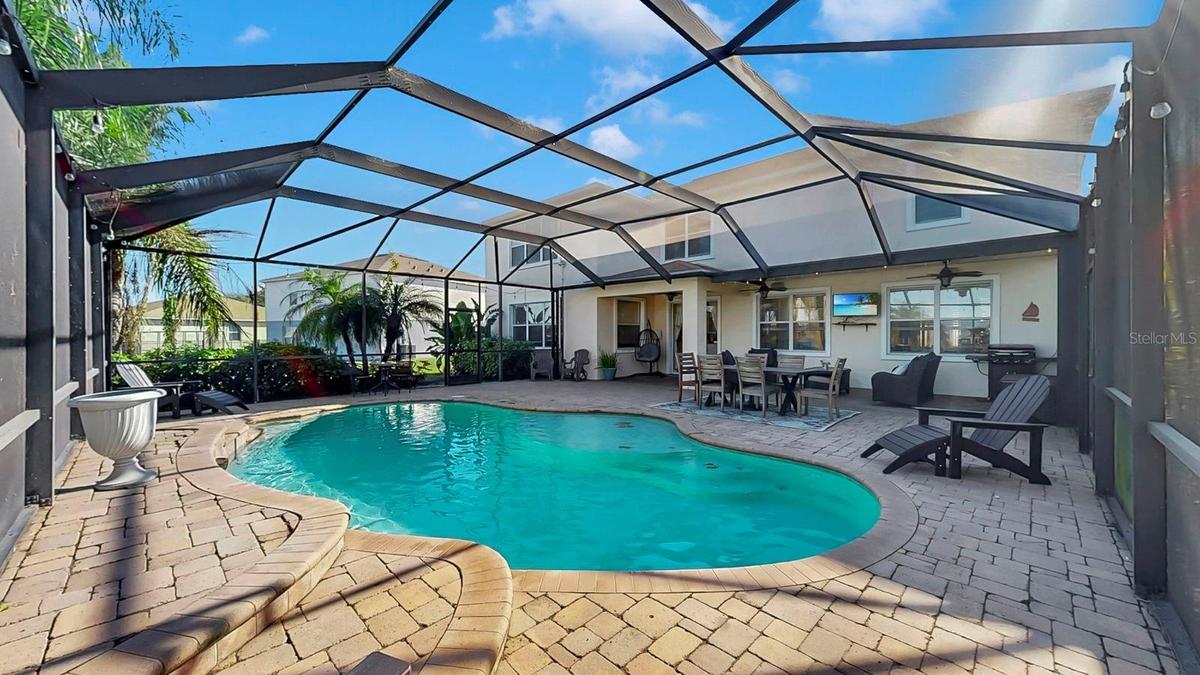 Pool / Lanai