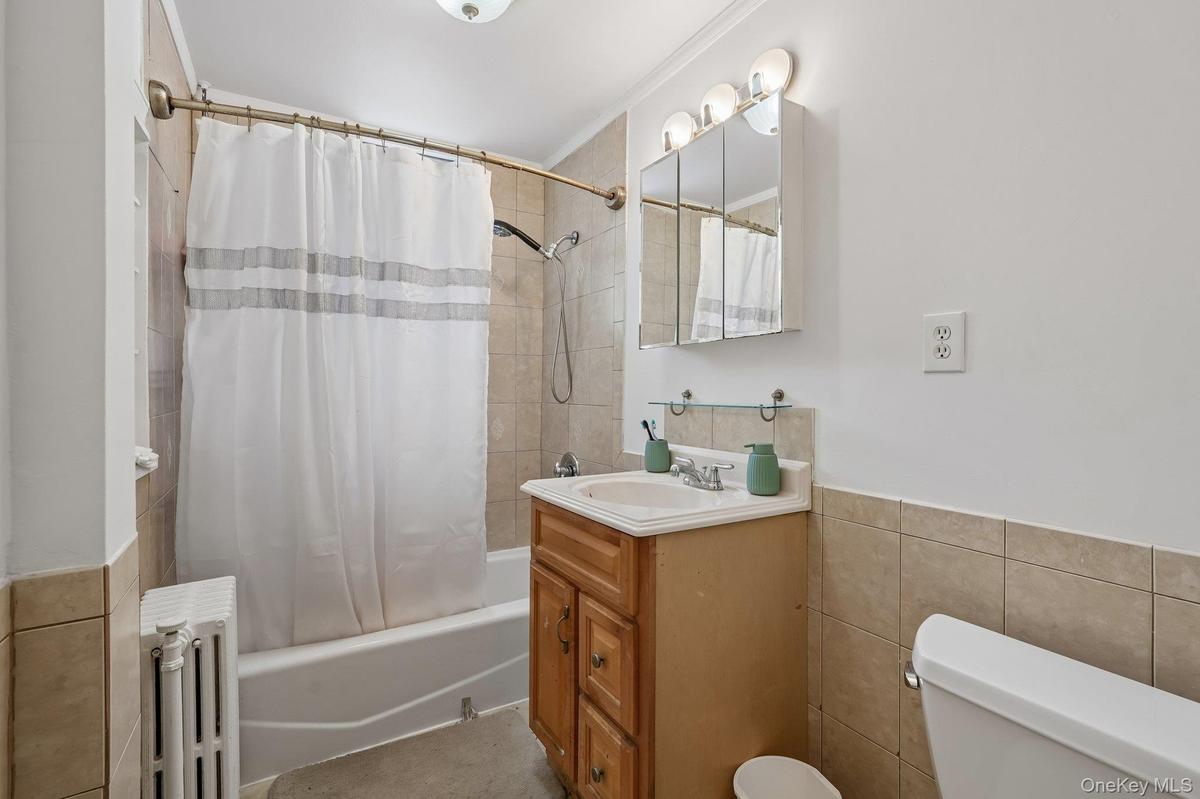 Good size Full Bath with a good size window - ready to be upgraded!