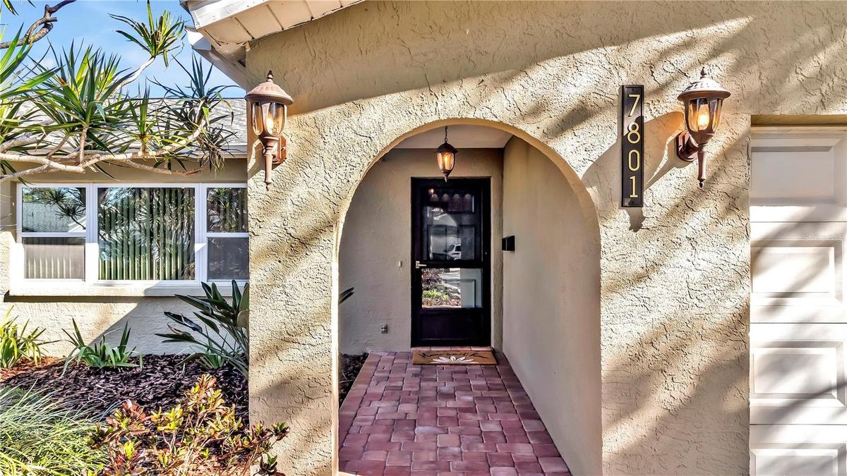 Attractive, covered entry way!