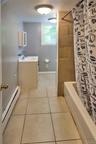 Tiled bathroom (Unit 1)