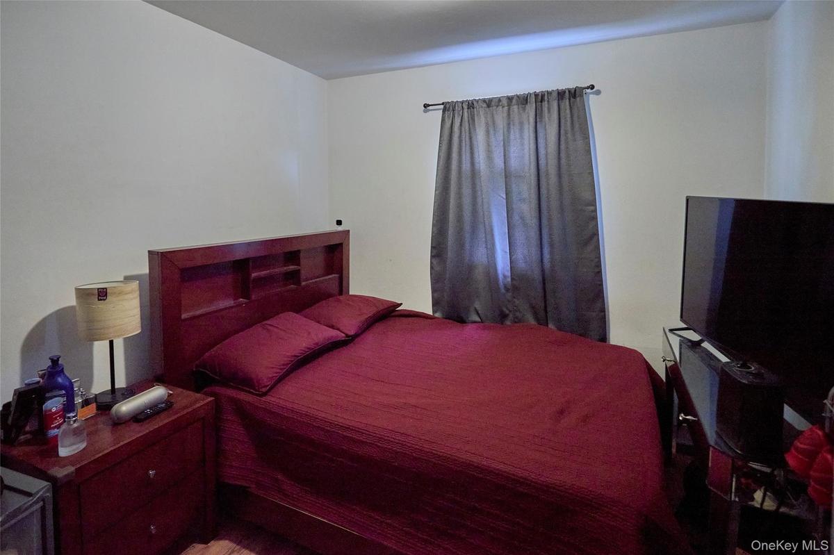 Bedroom (Unit 2)