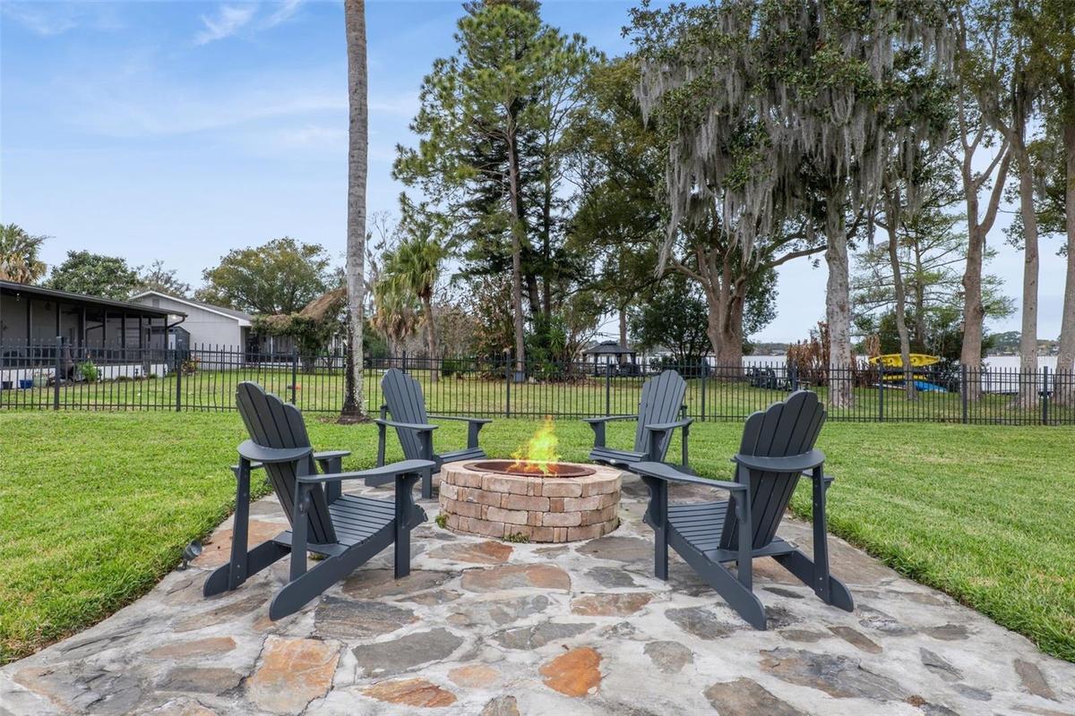 Welcome to lakefront serenity!