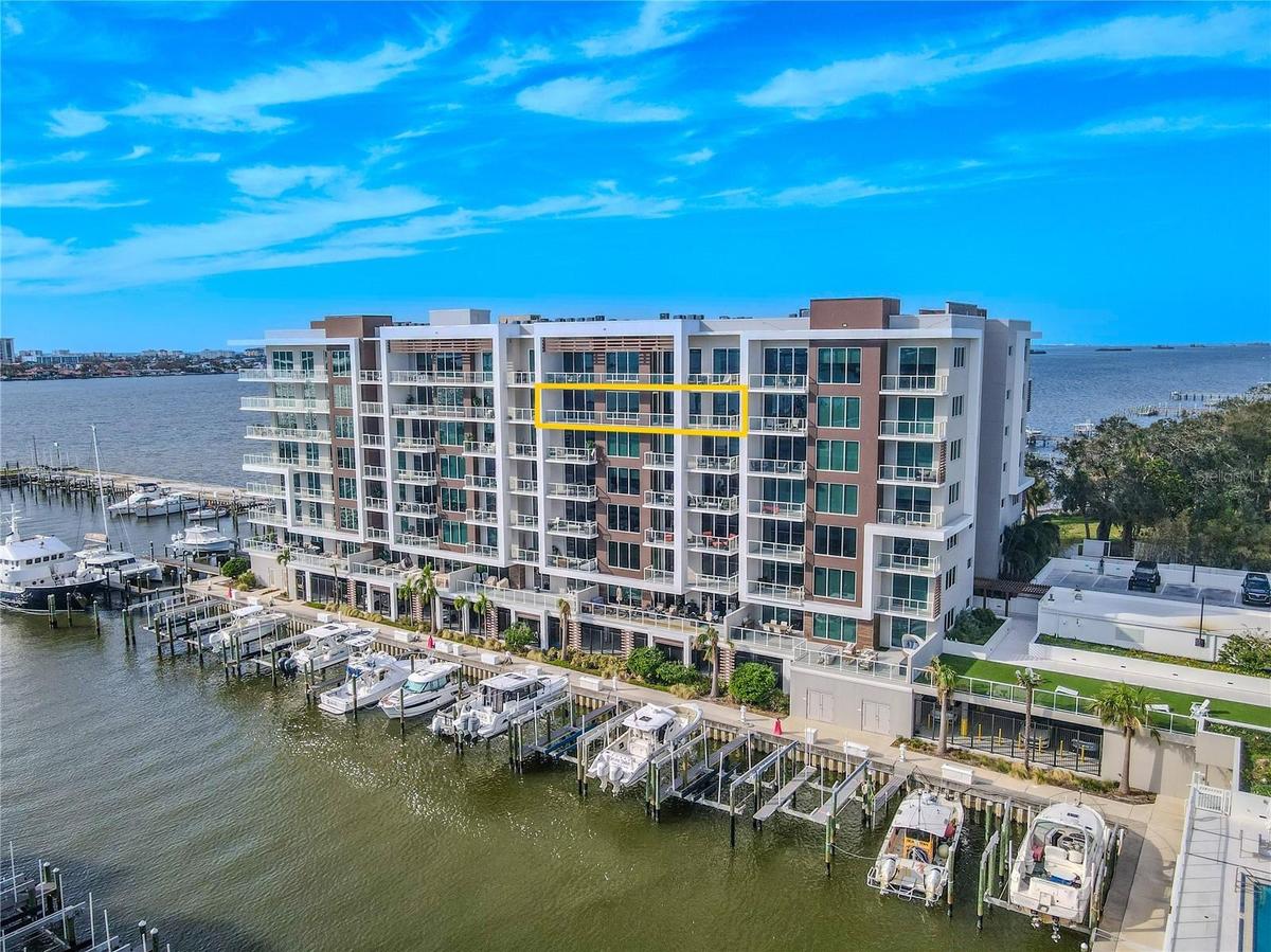 Perched on the 7th floor of Marina Bay 880, this 3-bedroom, 4-bath luxury penthouse-style residence showcases stunning panoramic views of the Intracoa
