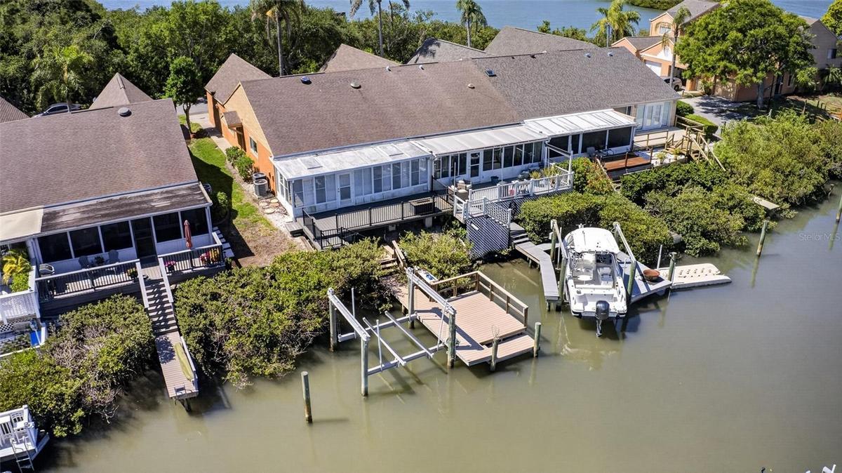 Unit has a dock and a lift.
