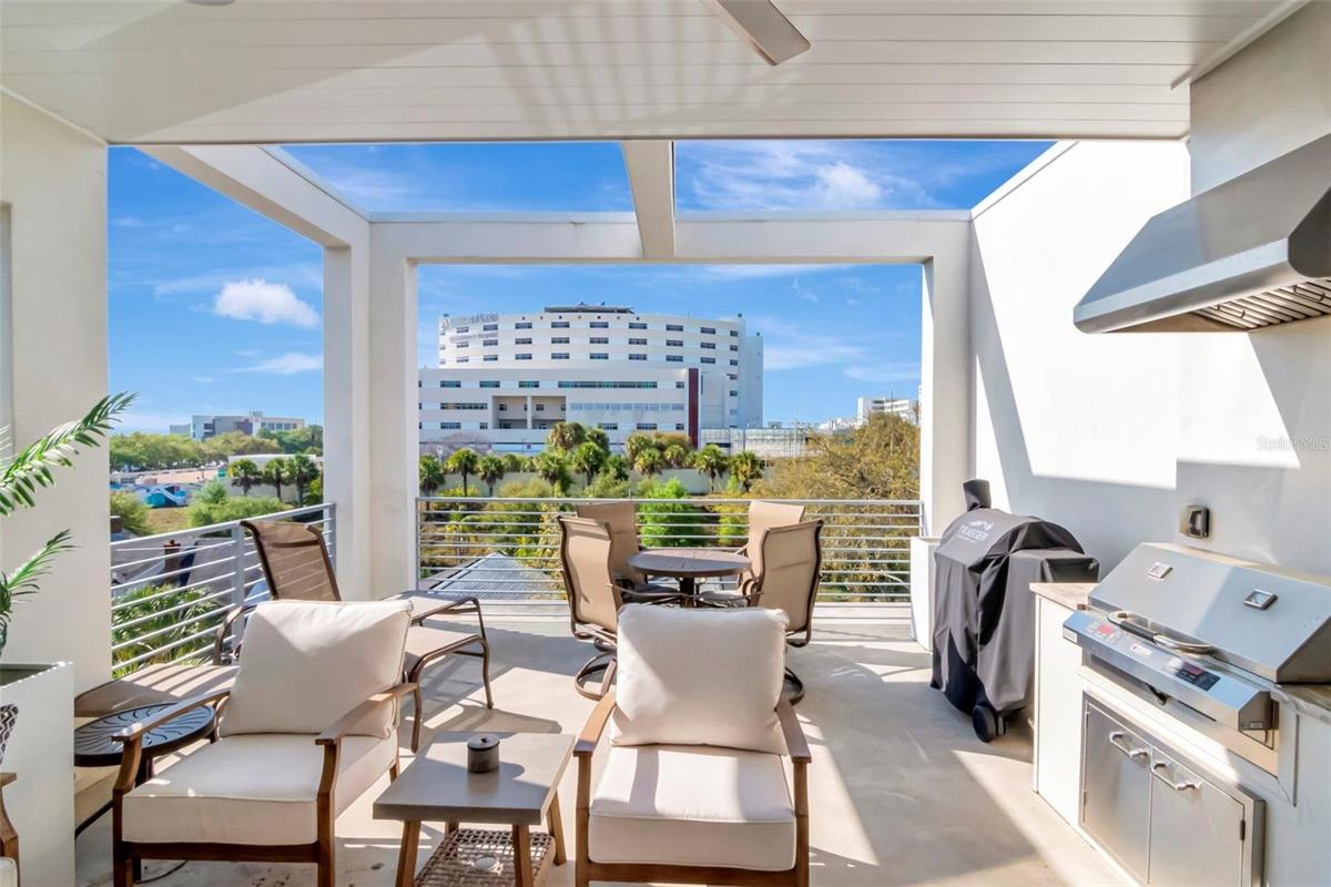Fourth floor roof top deck with outdoor kitchen