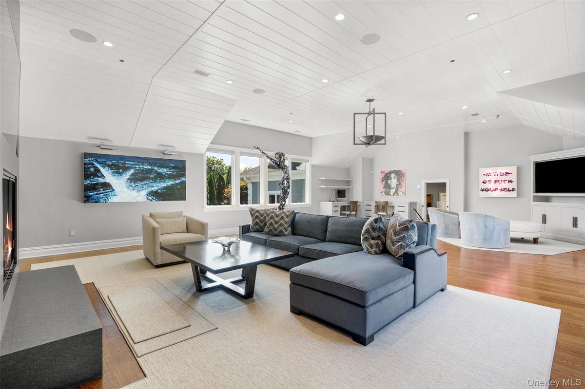 chic and sophisticated with a gallery inspired feel