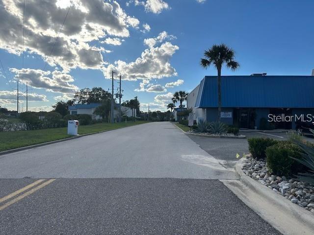 View of driveway to all the units, enough space for trucks and equipments to unload.