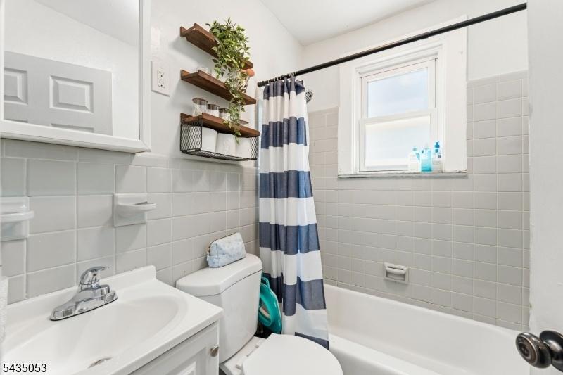 bathroom apt 1