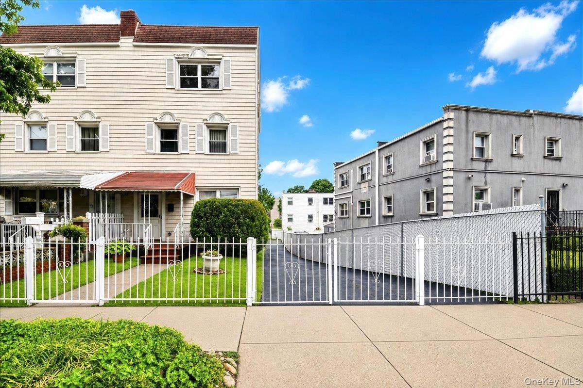 WELCOME to 2810 Harding Avenue