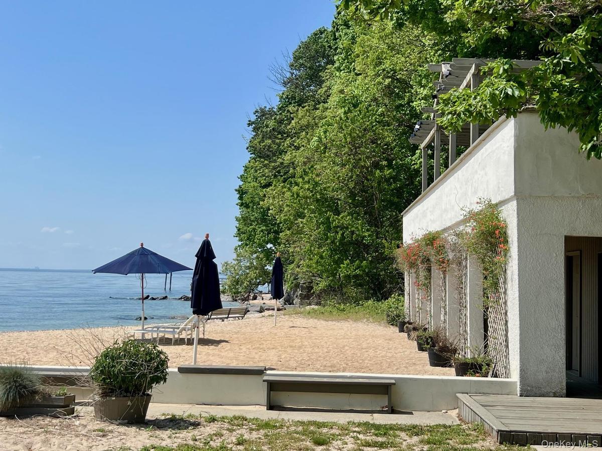 Fort Hill Private Beach w Cabana and Mooring