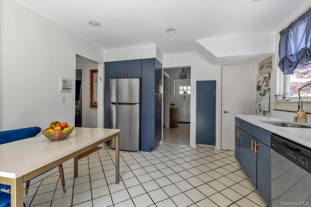 Eat in Kitchen with SS Appliances