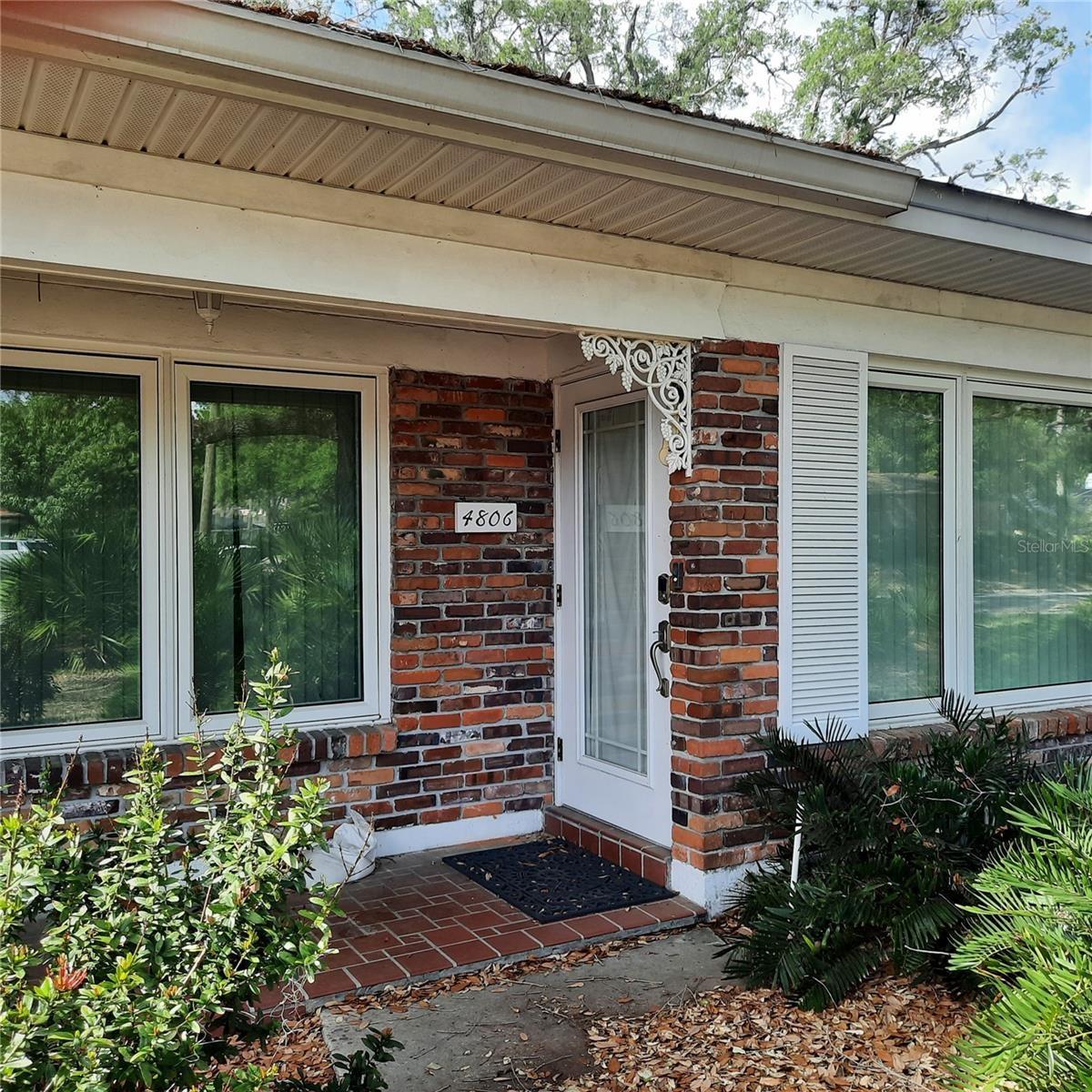 Front door/porch