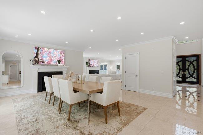 With Gas Fireplace
