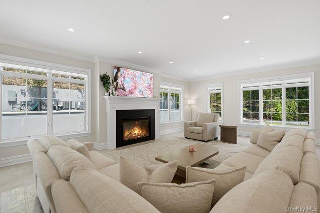 With Gas Fireplace