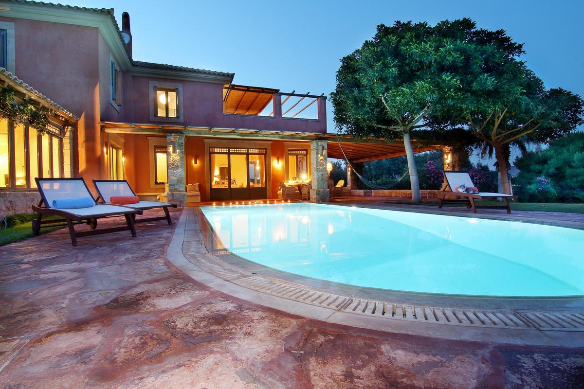 Villa to rent in Vouliagmeni - EXTERIOR 15