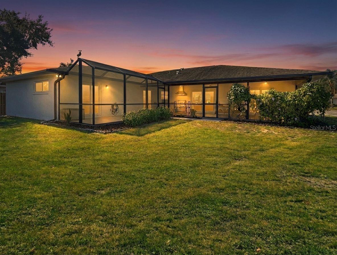 Big L-shaped lanai offers plenty of room for entertaining guests