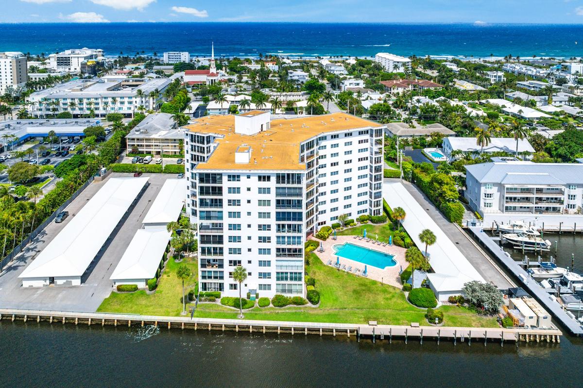 Bar Harbour is in a prime location, one block to Atlantic Avenue and two blocks to the ocean.
Public (Primary)
