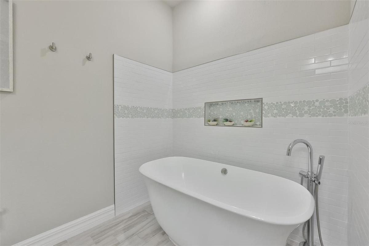 Shared Bath for Bedroom 1 and 2