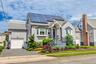 Gorgeous Curb Appeal!