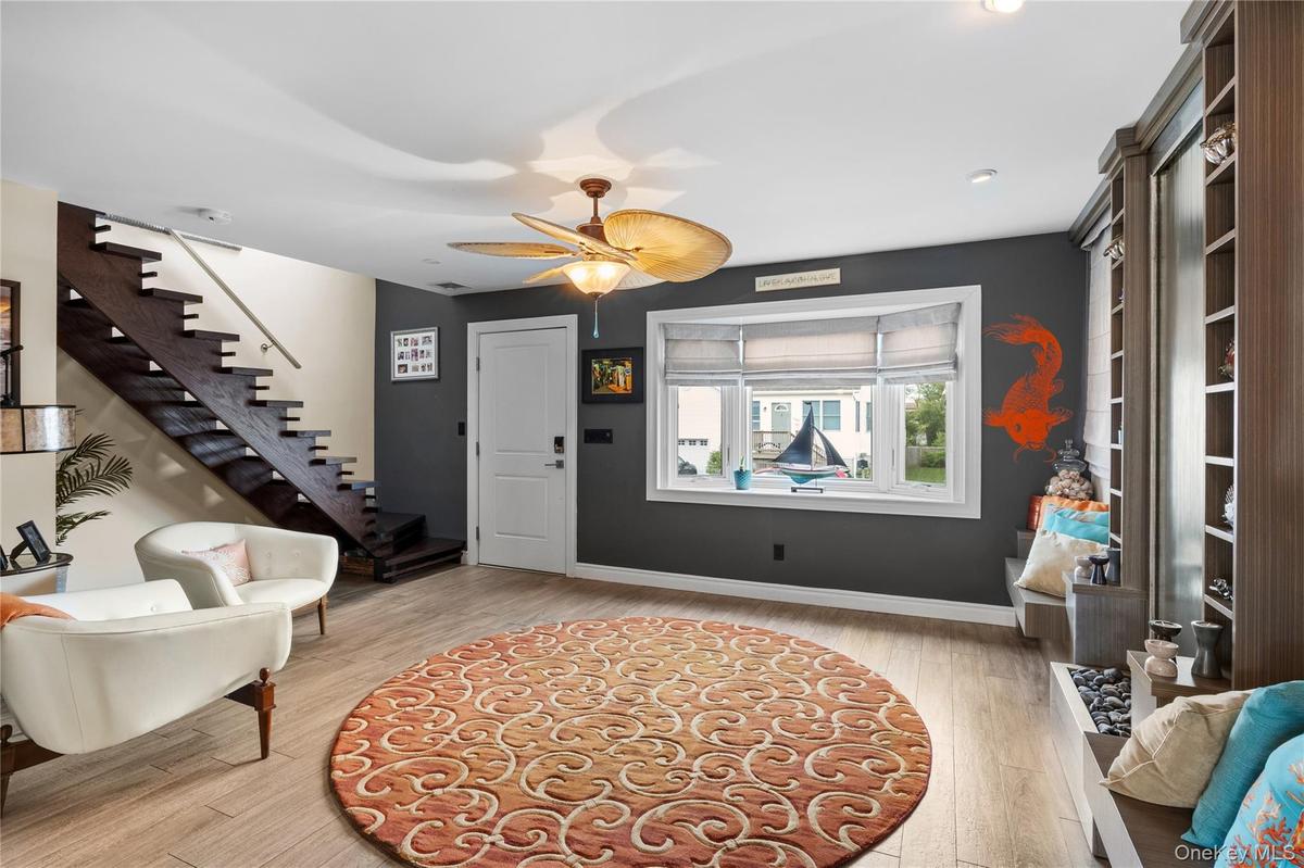 Breathtaking Entryway!