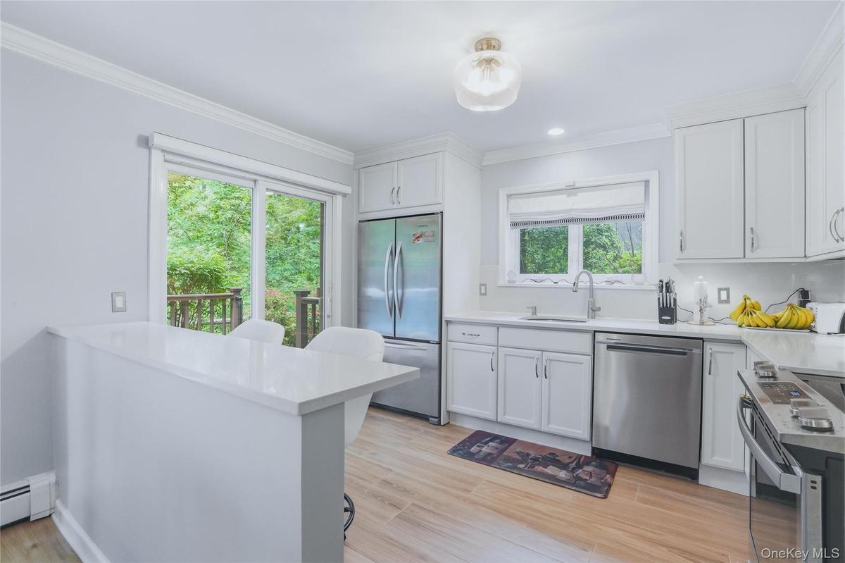 Eat-In-Kitchen