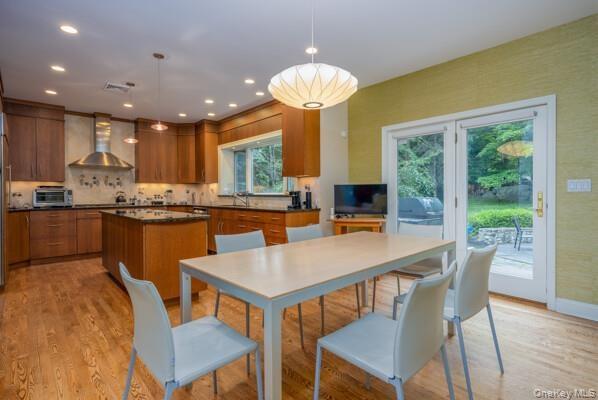 Eat in Kitchen
