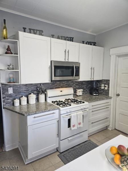 Apt 1 Kitchen (2)