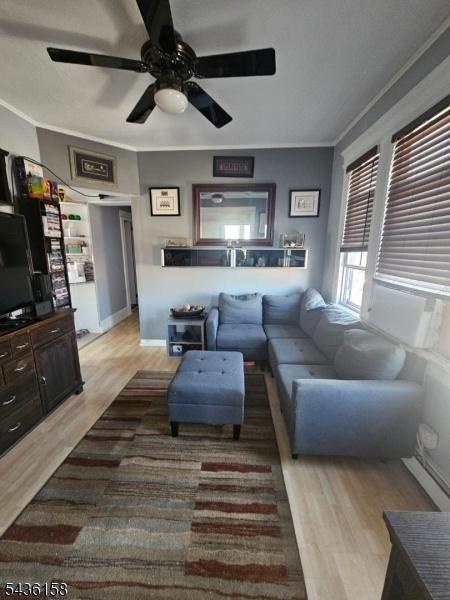 Apt 1 Livingroom (2)