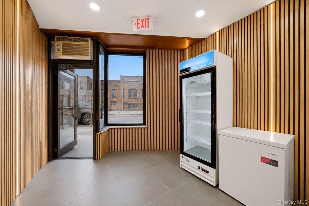 Commercial Tenant(Smoothie / Juice)