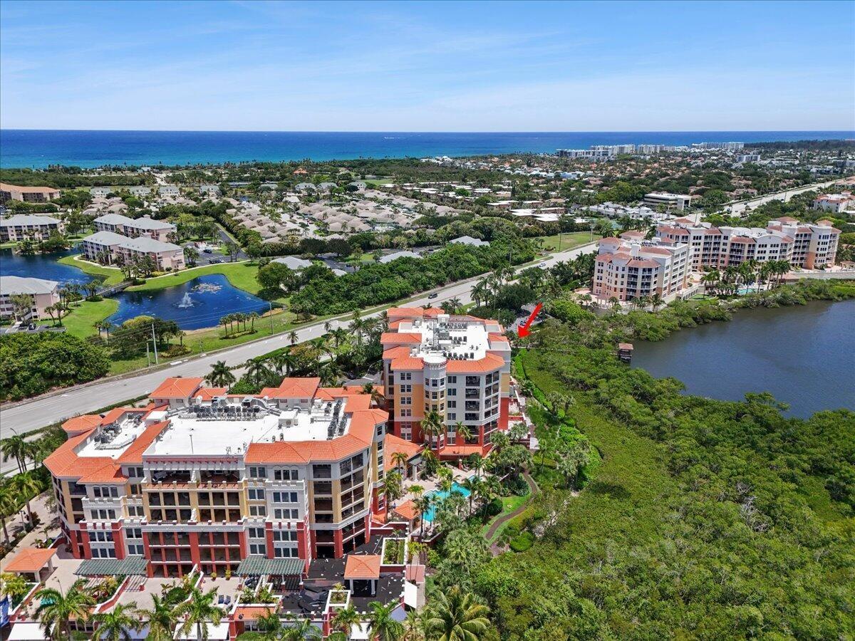 So close to Jupiter Beach!! Walk to nearby restaurants!