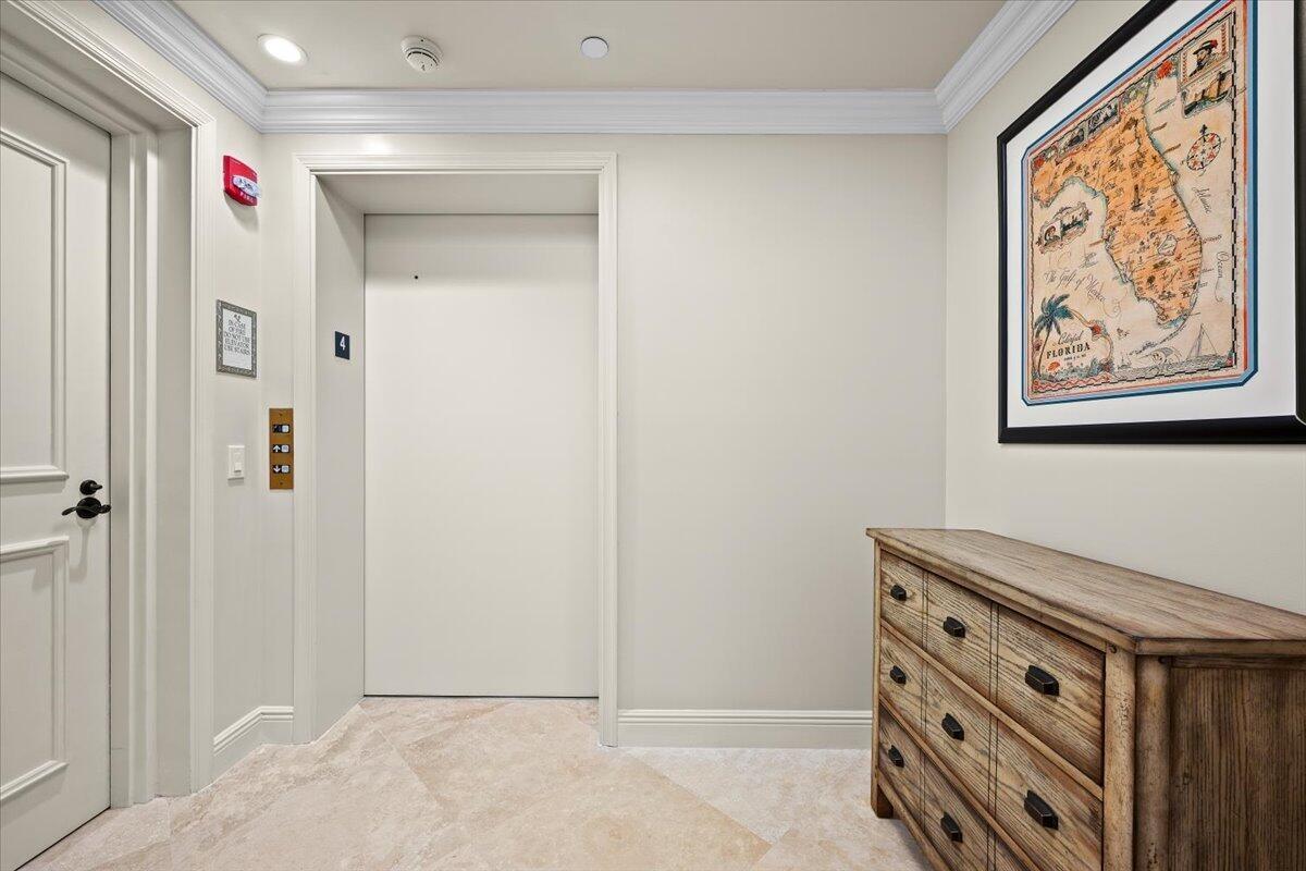 Private Foyer at Elevator